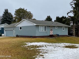 102 Bedrock Ln, Cavalier, ND 58220