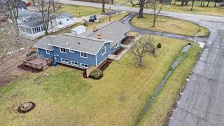 9402 Heddy Dr, Flushing, MI 48433