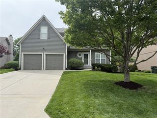 16056 S  Stagecoach Dr, Olathe, KS 66062