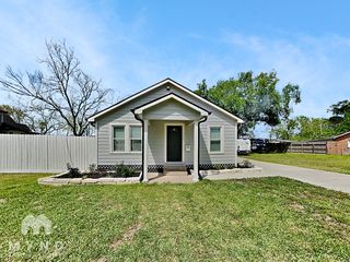 119 E  Dumble St, Alvin, TX 77511