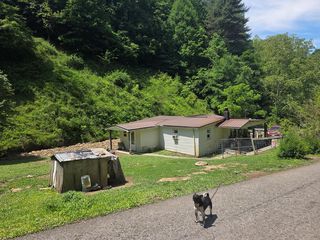 1168 White Oak Rd, Grundy, VA 24614