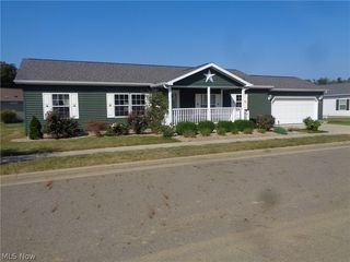 371 Galaxy Dr NW, Dover, OH 44622