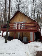 60 Vacation Dr, White Haven, PA 18661
