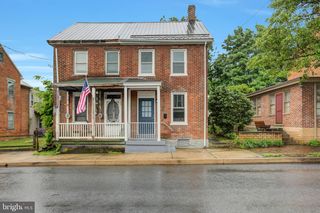 124 S  Carlisle St, Greencastle, PA 17225