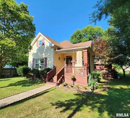 504 Madison St, Benton, IL 62812