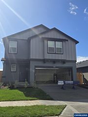 4934 Elvis Ave NE, Salem, OR 97301
