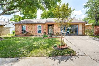 7106 Chinaberry Rd, Dallas, TX 75249