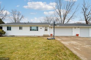 1932 Carnelian Ln, Eagan, MN 55122