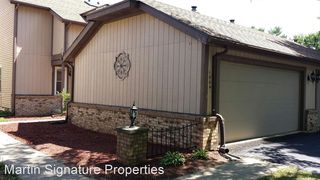 1062 Valley Grove Dr, Maumee, OH 43537