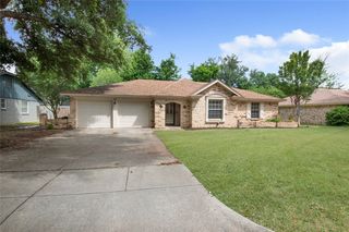 328 Mountainview Dr, Hurst, TX 76054