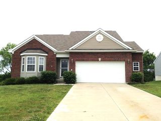 12 Ascot Glen Dr, Franklin, OH 45005