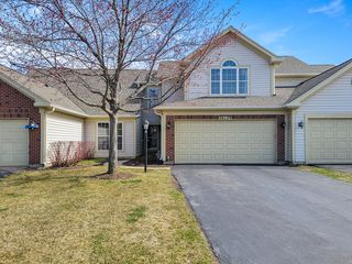 36129 N  Springbrook Ln, Gurnee, IL 60031