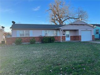 1309 W  Montana Ave, Chickasha, OK 73018