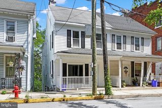 20 E  Main St, Windsor, PA 17366