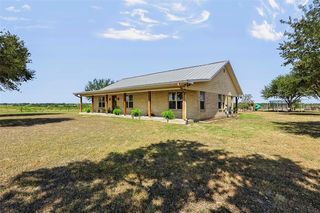 4800 Petter Rainosek Loop, La Grange, TX 78945