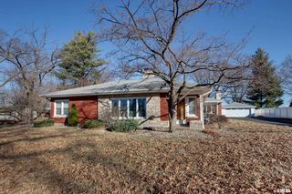 1301 Highland Ln, Quincy, IL 62305