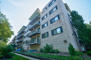 1S150 Spring Rd #2-B, Oakbrook Terrace, IL 60181