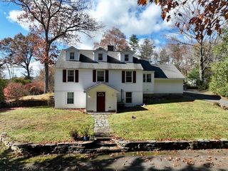 19 North St, Granby, MA 01033