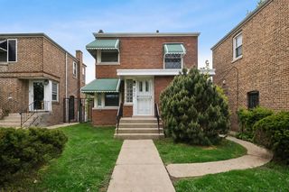 8906 S  Crandon Ave, Chicago, IL 60617