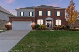 17632 Goldeneye Dr, Clinton Township, MI 48038