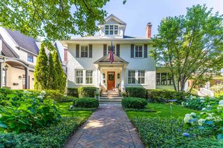 106 E  Woodland Rd, Lake Forest, IL 60045
