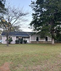 154 Seminole Ave, Leesburg, GA 31763