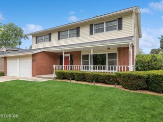 1114 E  Greenwood Dr, Mount Prospect, IL 60056