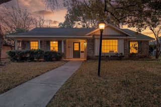 18230 Caprice Ln, Houston, TX 77058