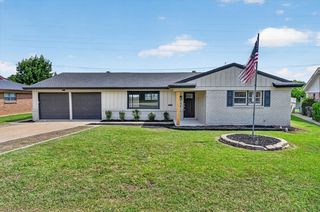 154 Hallmark Dr W, Fort Worth, TX 76134