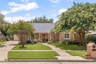 1506 Oak Hollow Dr, Friendswood, TX 77546