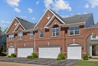 88 Fulbright Ln, Schaumburg, IL 60194