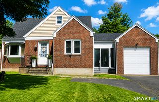 6170 Main St, Trumbull, CT 06611