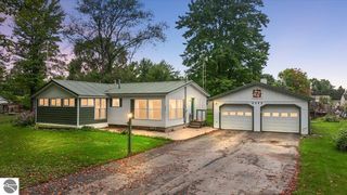 4442 Ironwood Dr N, Traverse City, MI 49685
