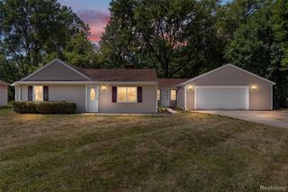 1156 Rinn St, Burton, MI 48509