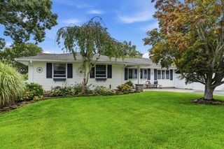 2 Mount Wilson Ave, Farmingville, NY 11738