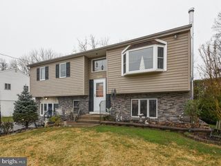 1406 Kingsley Dr, Warminster, PA 18974