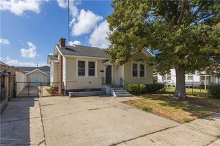 654 Chalmette St, Harvey, LA 70058