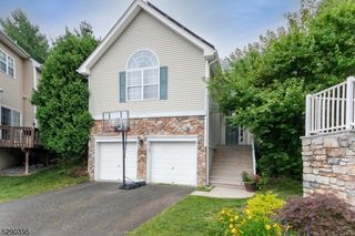 306 Winding Hill Dr, Hackettstown, NJ 07840