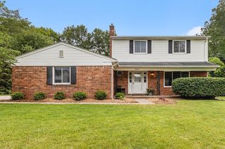 3062 Beacham Dr, Waterford, MI 48329