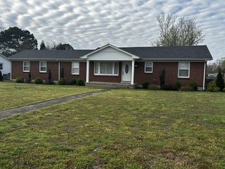 601 5th St, Lawrenceburg, TN 38464