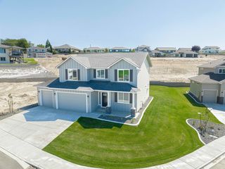 1319 W  Pax Ct, Sunnyside, WA 98944