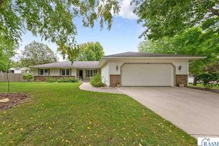 15 Caroletta Ct, Mankato, MN 56001