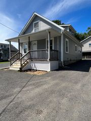 528 Reed Rd #F, North Dartmouth, MA 02747