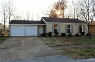 6 Maple Dr, Saint Peters, MO 63376