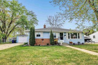 1059 Suburban Dr, De Pere, WI 54115