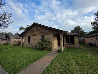 1615 Hazelwood St #A, Conroe, TX 77301