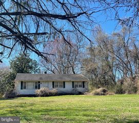 7507 Hooes Rd, Springfield, VA 22150