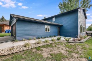 5900 W  Tecumseh Ct, Sioux Falls, SD 57106