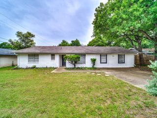 600 Slaughter Ln, Euless, TX 76040