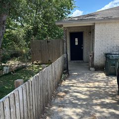 1005 Dartmouth St, San Marcos, TX 78666